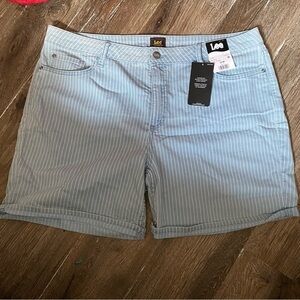 Lee‎ Mid Rise Shorts Women’s Size 20M Light Stripes Stretch New